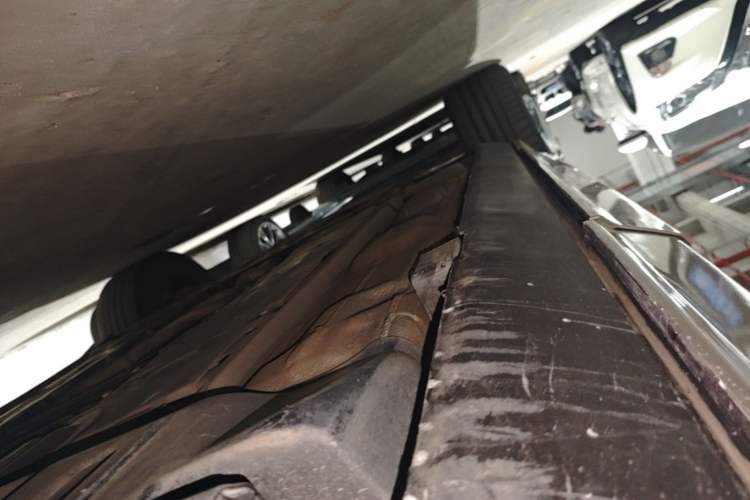 Used Volvo XC60 2023 B5 4x4 Smart Luxury Edition Left Side Sill