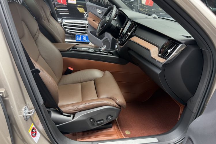 Used Volvo XC60 2023 B5 4x4 Smart Luxury Edition Right Front Seat