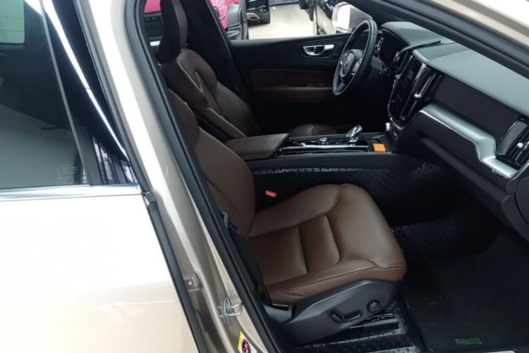 Used Volvo XC60 2023 B5 4x4 Smart Luxury Edition Right Front Seat