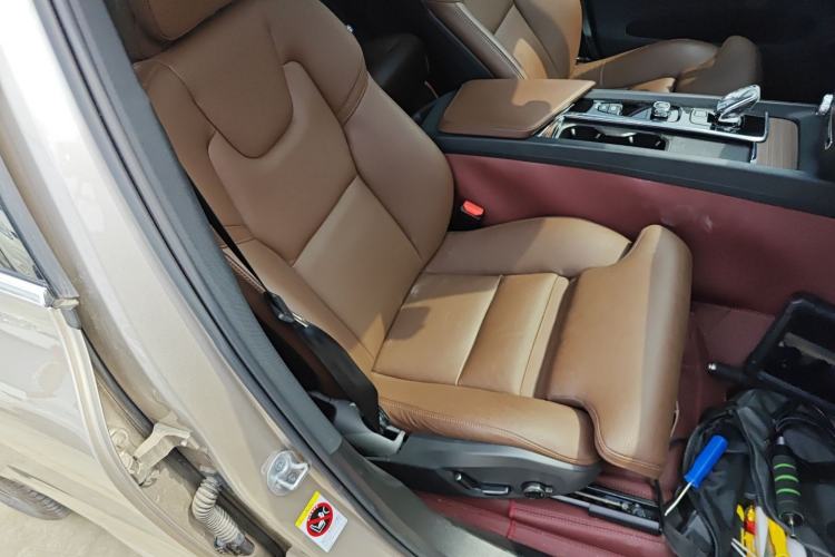 Used Volvo XC60 2023 B5 4x4 Smart Luxury Edition Right Front Seat