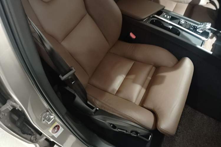Used Volvo XC60 2023 B5 4x4 Smart Luxury Edition Right Front Seat