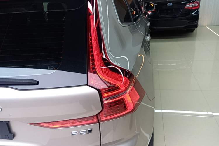 Used Volvo XC60 2023 B5 4x4 Smart Luxury Edition Right Rear Taillight