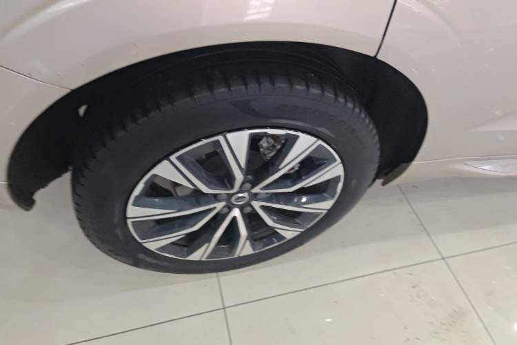 Used Volvo XC60 2023 B5 4x4 Smart Luxury Edition Right Rear Wheel Hub