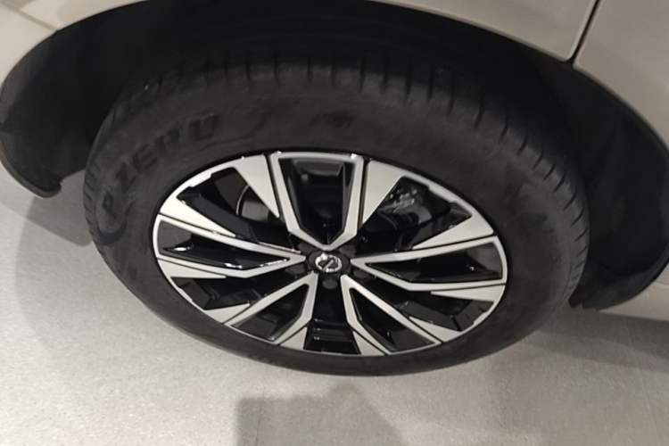 Used Volvo XC60 2023 B5 4x4 Smart Luxury Edition Right Rear Wheel Hub