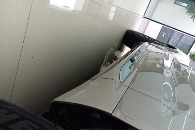Used Volvo XC60 2023 B5 4x4 Smart Luxury Edition Right Side Sill