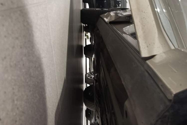 Used Volvo XC60 2023 B5 4x4 Smart Luxury Edition Right Side Sill