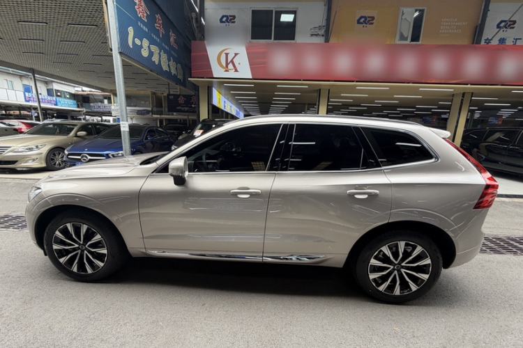 Used Volvo XC60 2023 B5 4x4 Smart Luxury Edition Roof