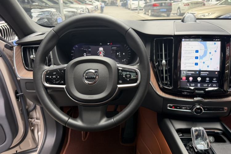 Used Volvo XC60 2023 B5 4x4 Smart Luxury Edition Steering Wheel