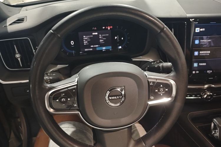 Used Volvo XC60 2023 B5 4x4 Smart Luxury Edition Steering Wheel