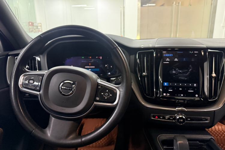 Used Volvo XC60 2023 B5 4x4 Smart Luxury Edition Steering Wheel