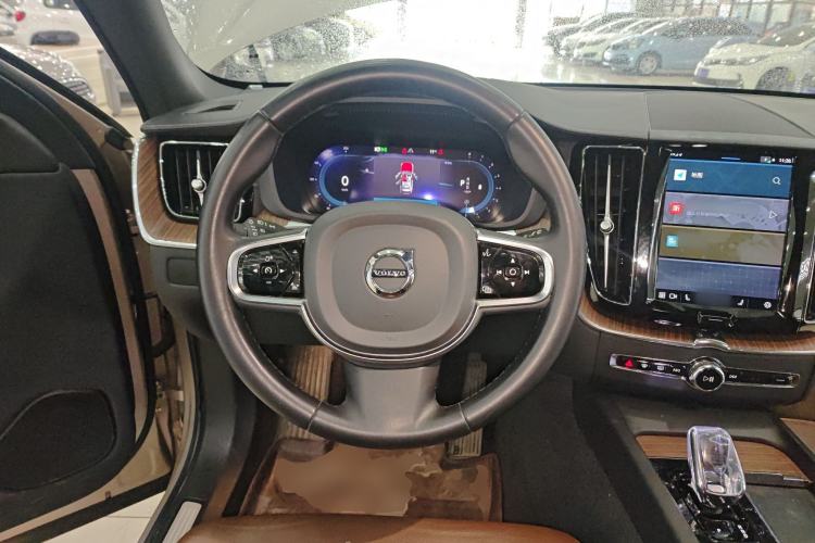 Used Volvo XC60 2023 B5 4x4 Smart Luxury Edition Steering Wheel