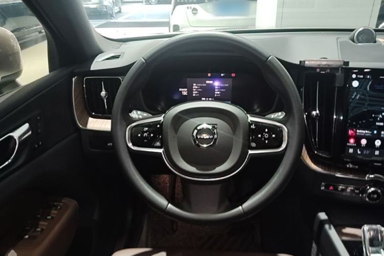 Used Volvo XC60 2023 B5 4x4 Smart Luxury Edition Steering Wheel