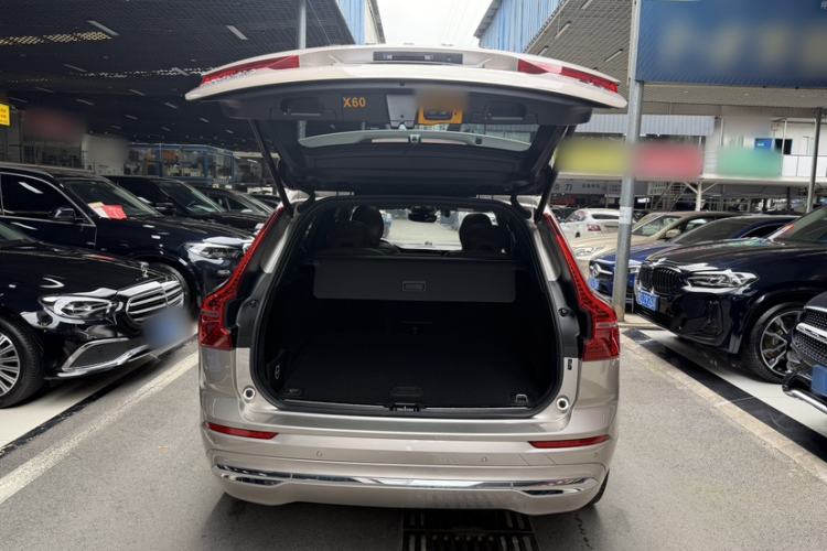 Used Volvo XC60 2023 B5 4x4 Smart Luxury Edition Trunk