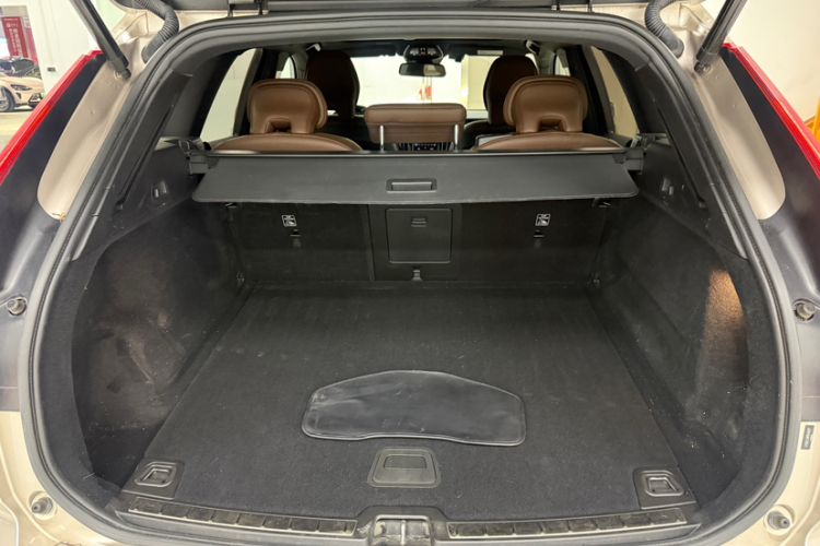 Used Volvo XC60 2023 B5 4x4 Smart Luxury Edition Trunk