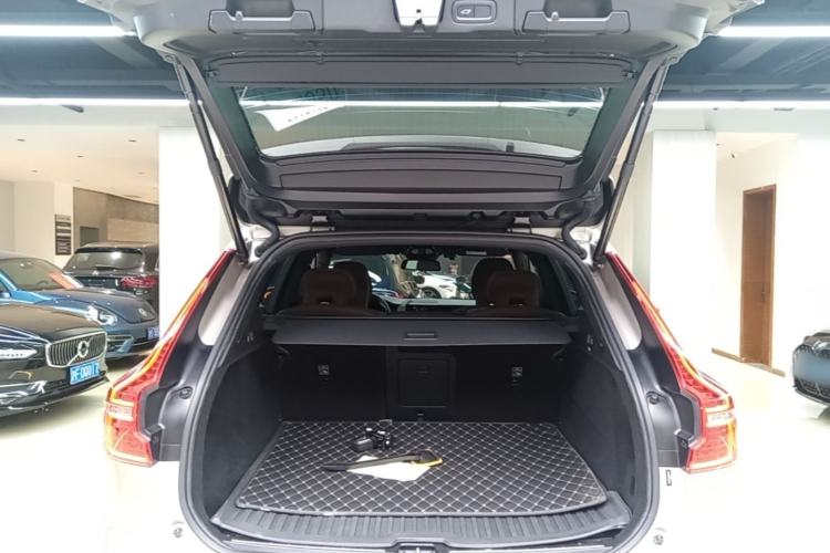 Used Volvo XC60 2023 B5 4x4 Smart Luxury Edition Trunk