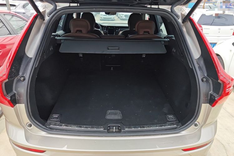 Used Volvo XC60 2023 B5 4x4 Smart Luxury Edition Trunk
