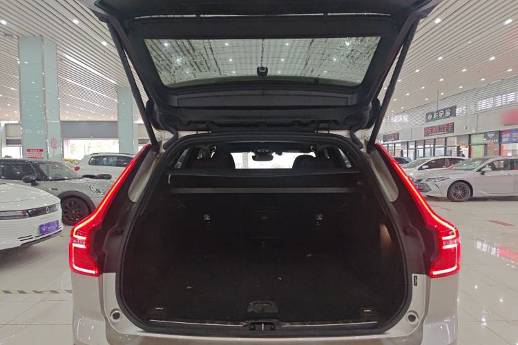 Used Volvo XC60 2023 B5 4x4 Smart Luxury Edition Trunk