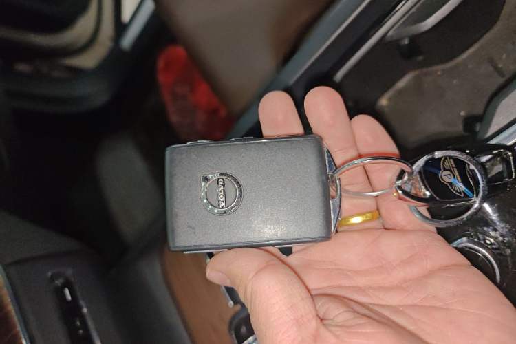 Used Volvo XC60 2023 B5 4x4 Smart Luxury Edition Vehicle Key