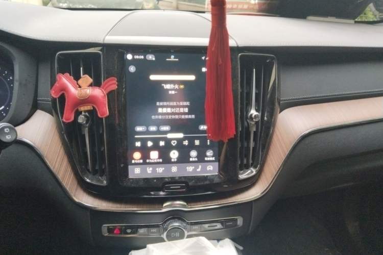 Used Volvo XC60 2024 B5 4x4 Smart Luxury Edition Audio And AC Panel