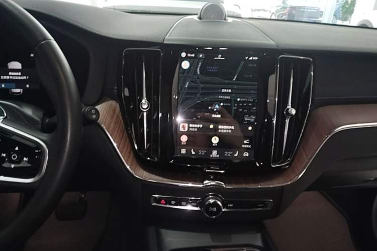 Used Volvo XC60 2024 B5 4x4 Smart Luxury Edition Audio And AC Panel