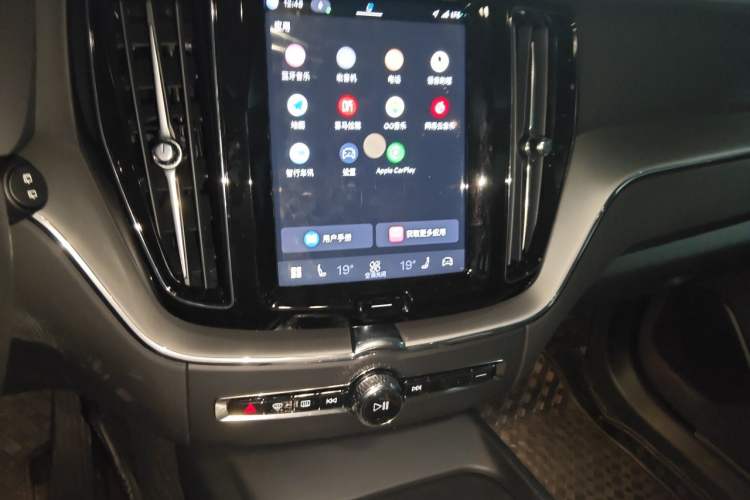 Used Volvo XC60 2024 B5 4x4 Smart Luxury Edition Audio And AC Panel