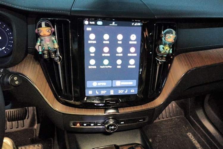 Used Volvo XC60 2024 B5 4x4 Smart Luxury Edition Audio And AC Panel