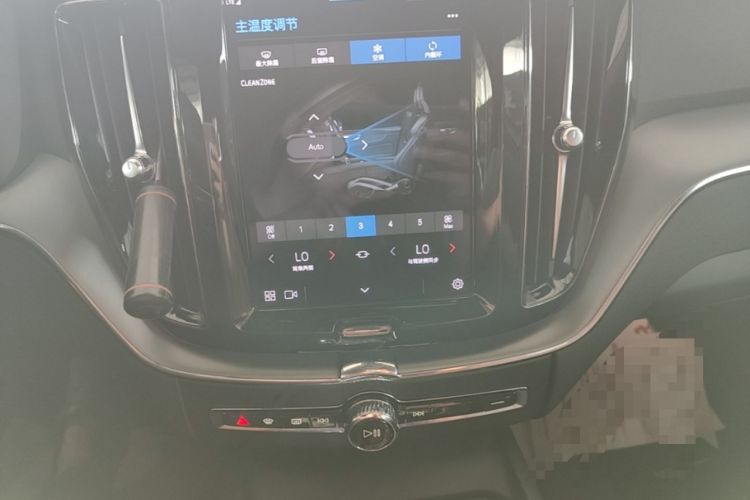 Used Volvo XC60 2024 B5 4x4 Smart Luxury Edition Audio And AC Panel