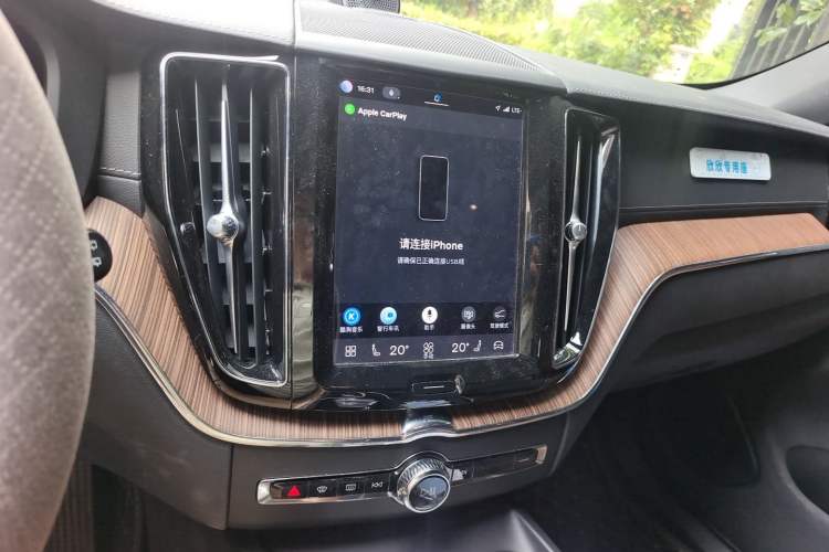 Used Volvo XC60 2024 B5 4x4 Smart Luxury Edition Audio And AC Panel
