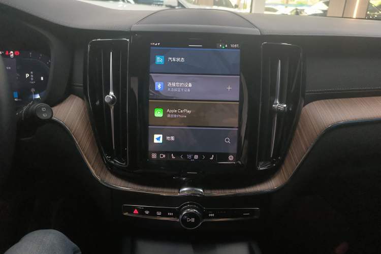 Used Volvo XC60 2024 B5 4x4 Smart Luxury Edition Audio And AC Panel