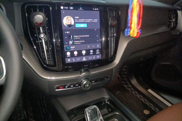 Used Volvo XC60 2024 B5 4x4 Smart Luxury Edition Audio And AC Panel