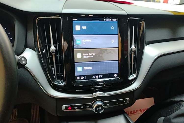 Used Volvo XC60 2024 B5 4x4 Smart Luxury Edition Audio And AC Panel