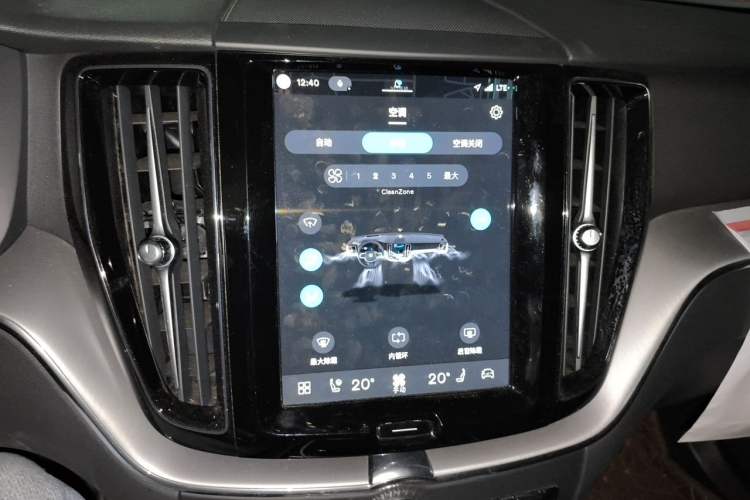 Used Volvo XC60 2024 B5 4x4 Smart Luxury Edition Audio And AC Panel