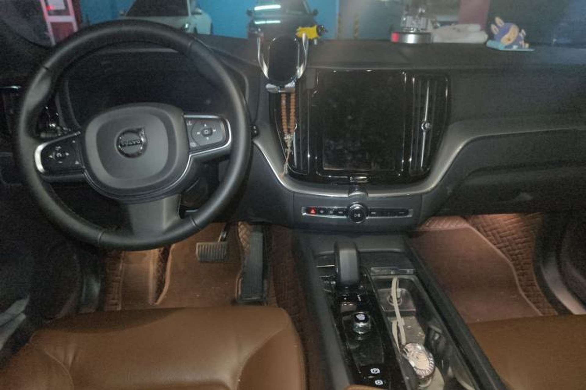 Used Volvo XC60 2024 B5 4x4 Smart Luxury Edition Center Console