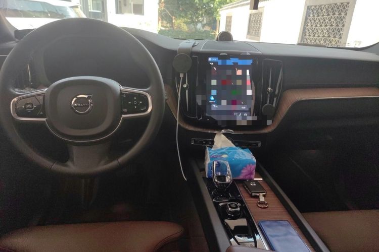 Used Volvo XC60 2024 B5 4x4 Smart Luxury Edition Center Console