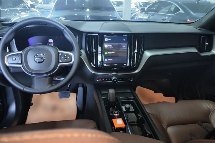 Used Volvo XC60 2024 B5 4x4 Smart Luxury Edition Center Console