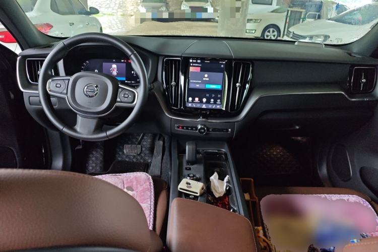Used Volvo XC60 2024 B5 4x4 Smart Luxury Edition Center Console