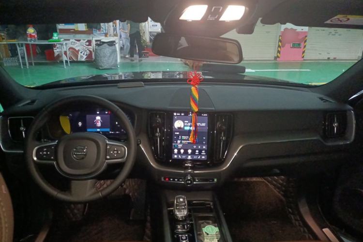 Used Volvo XC60 2024 B5 4x4 Smart Luxury Edition Center Console