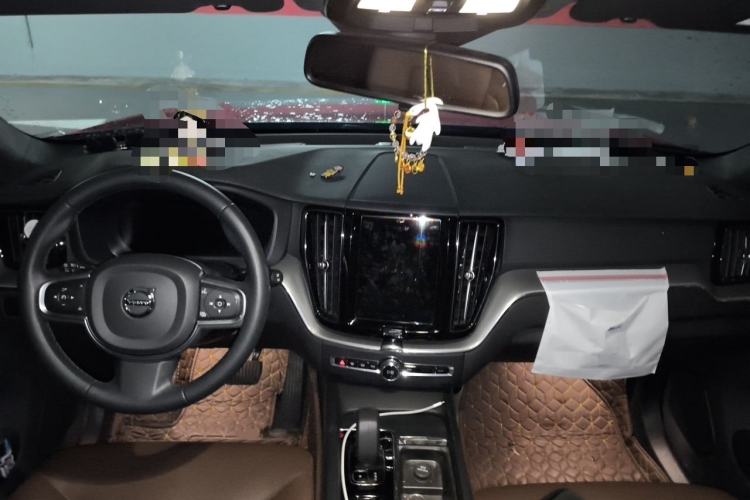 Used Volvo XC60 2024 B5 4x4 Smart Luxury Edition Center Console