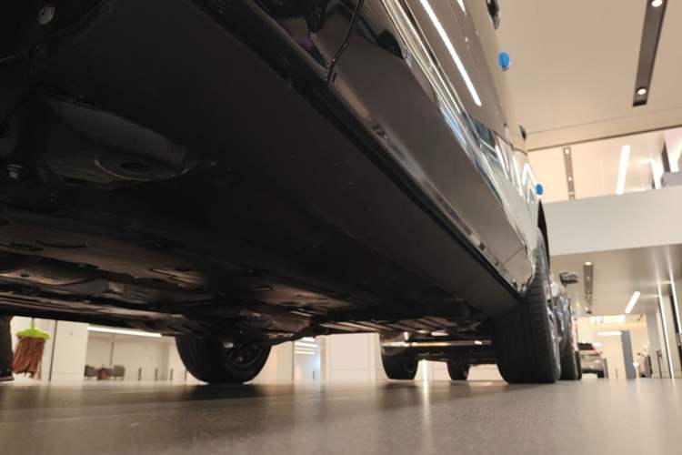 Used Volvo XC60 2024 B5 4x4 Smart Luxury Edition Chassis Front Left