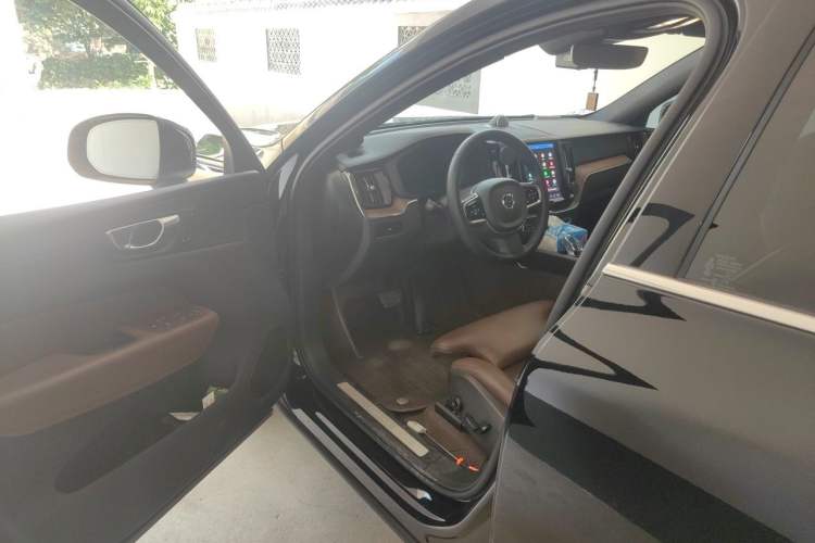 Used Volvo XC60 2024 B5 4x4 Smart Luxury Edition Driver Seat
