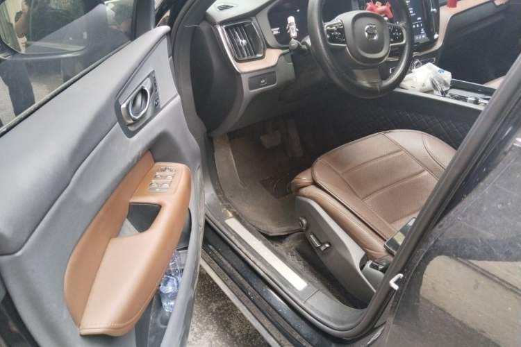 Used Volvo XC60 2024 B5 4x4 Smart Luxury Edition Driver Seat
