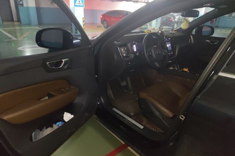 Used Volvo XC60 2024 B5 4x4 Smart Luxury Edition Driver Seat