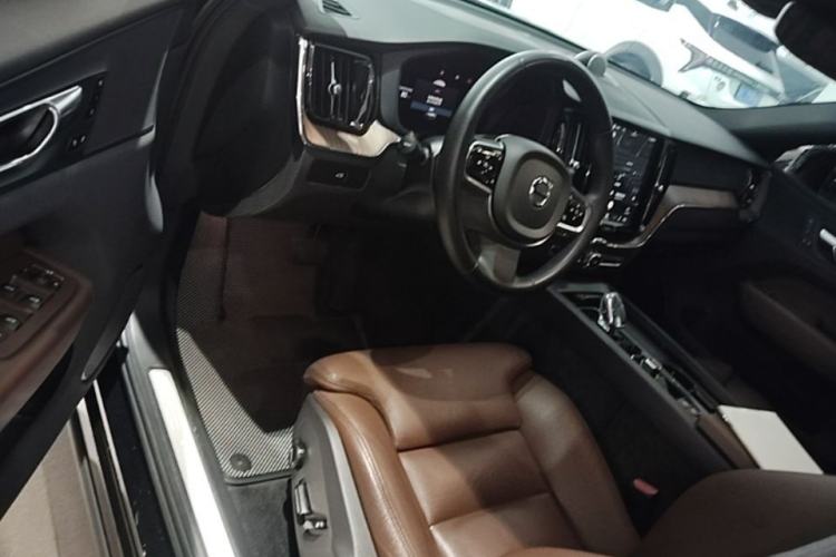 Used Volvo XC60 2024 B5 4x4 Smart Luxury Edition Driver Seat