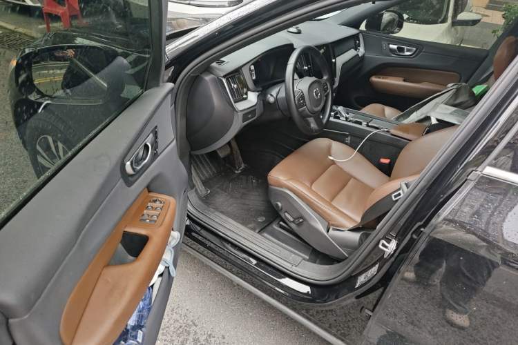 Used Volvo XC60 2024 B5 4x4 Smart Luxury Edition Driver Seat