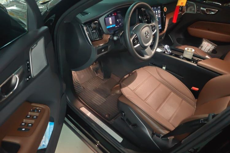 Used Volvo XC60 2024 B5 4x4 Smart Luxury Edition Driver Seat