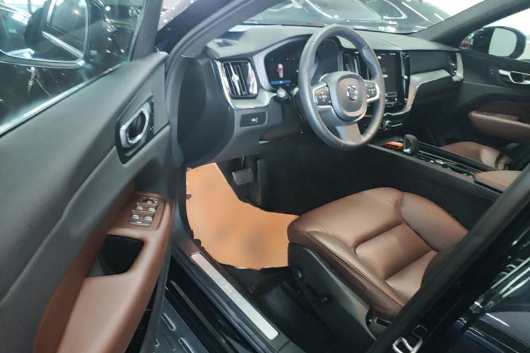 Used Volvo XC60 2024 B5 4x4 Smart Luxury Edition Driver Seat