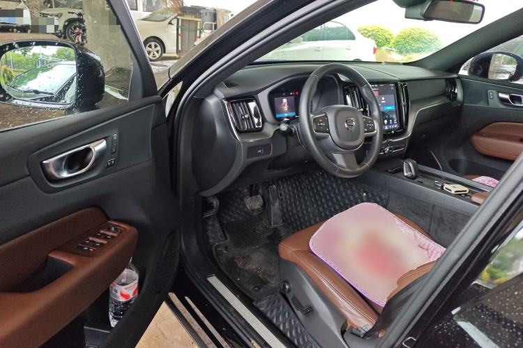 Used Volvo XC60 2024 B5 4x4 Smart Luxury Edition Driver Seat