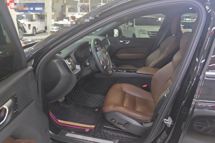 Used Volvo XC60 2024 B5 4x4 Smart Luxury Edition Driver Seat