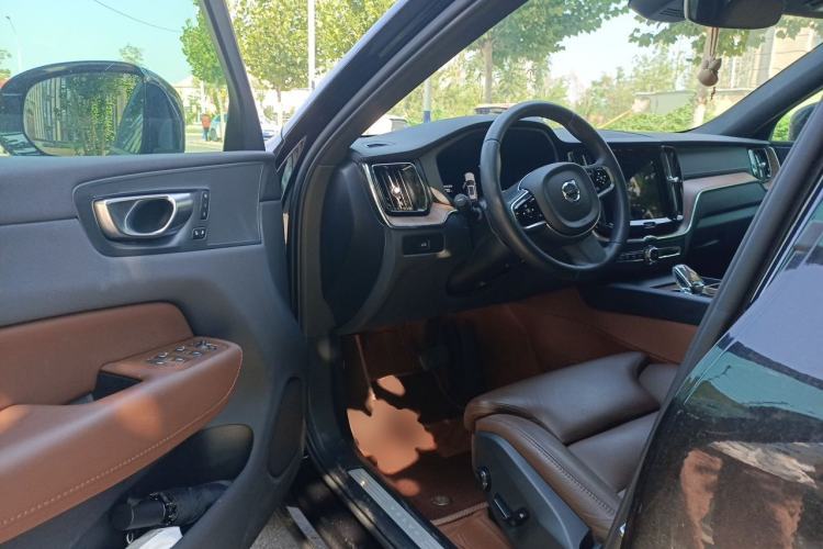 Used Volvo XC60 2024 B5 4x4 Smart Luxury Edition Driver Seat