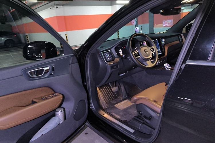 Used Volvo XC60 2024 B5 4x4 Smart Luxury Edition Driver Seat